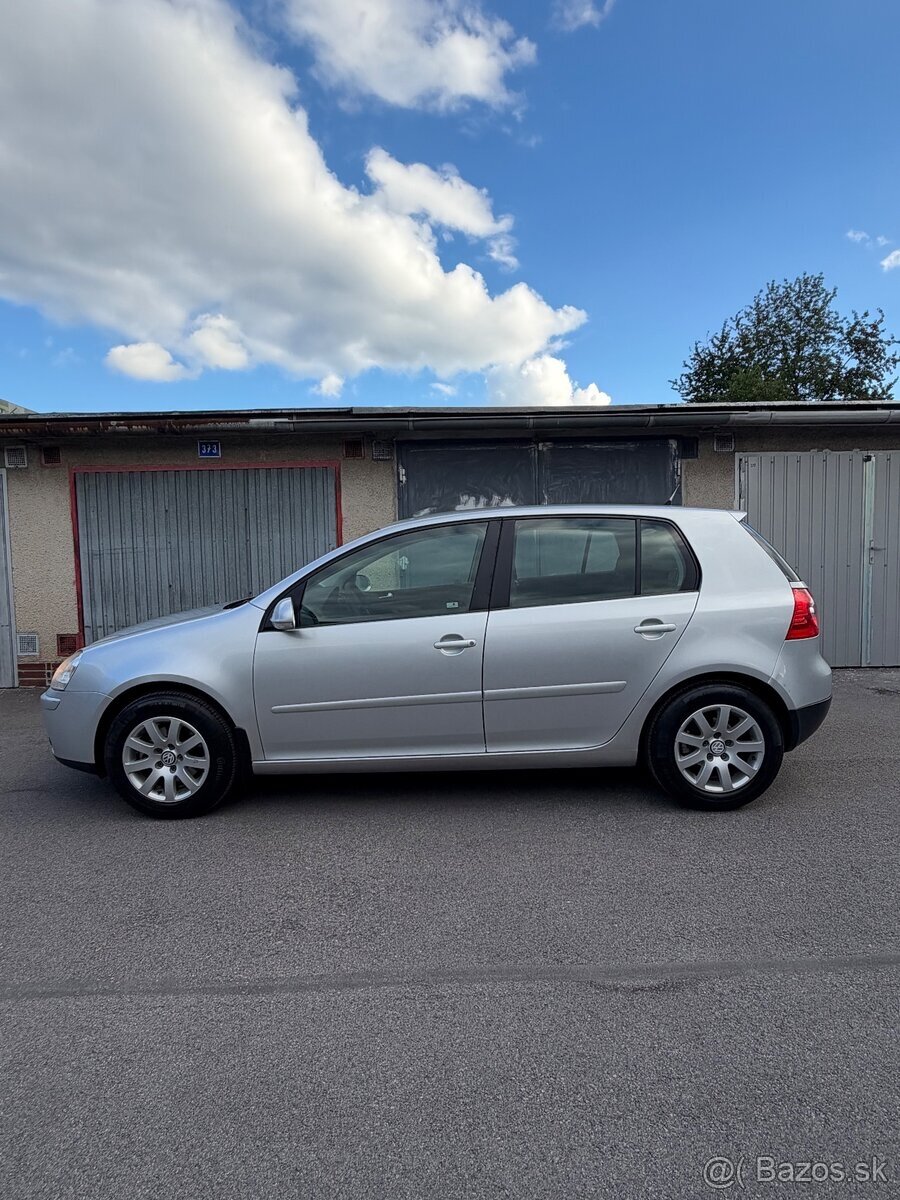 Volkswagen Golf 5 1.6 MPi Benzín,2009 - 8