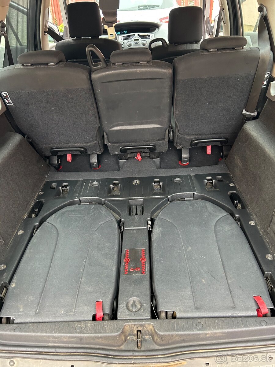 Renault Megane Scenic - 8