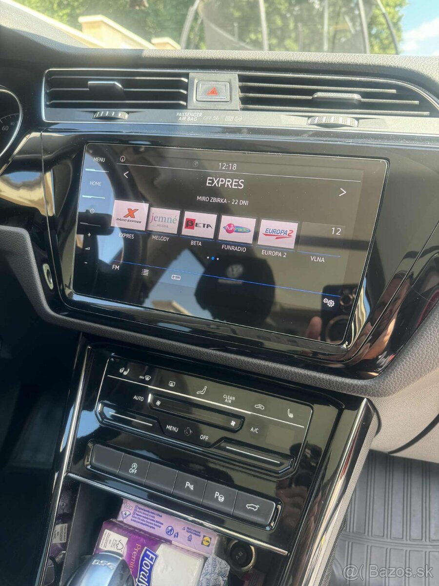 Volķsvwagen Touran plnej výbave - 8