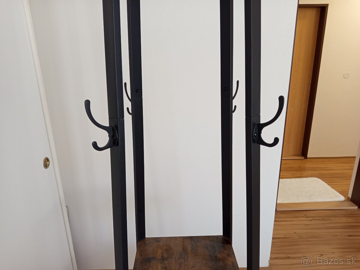 Samostatne stojace vešiaky - 8