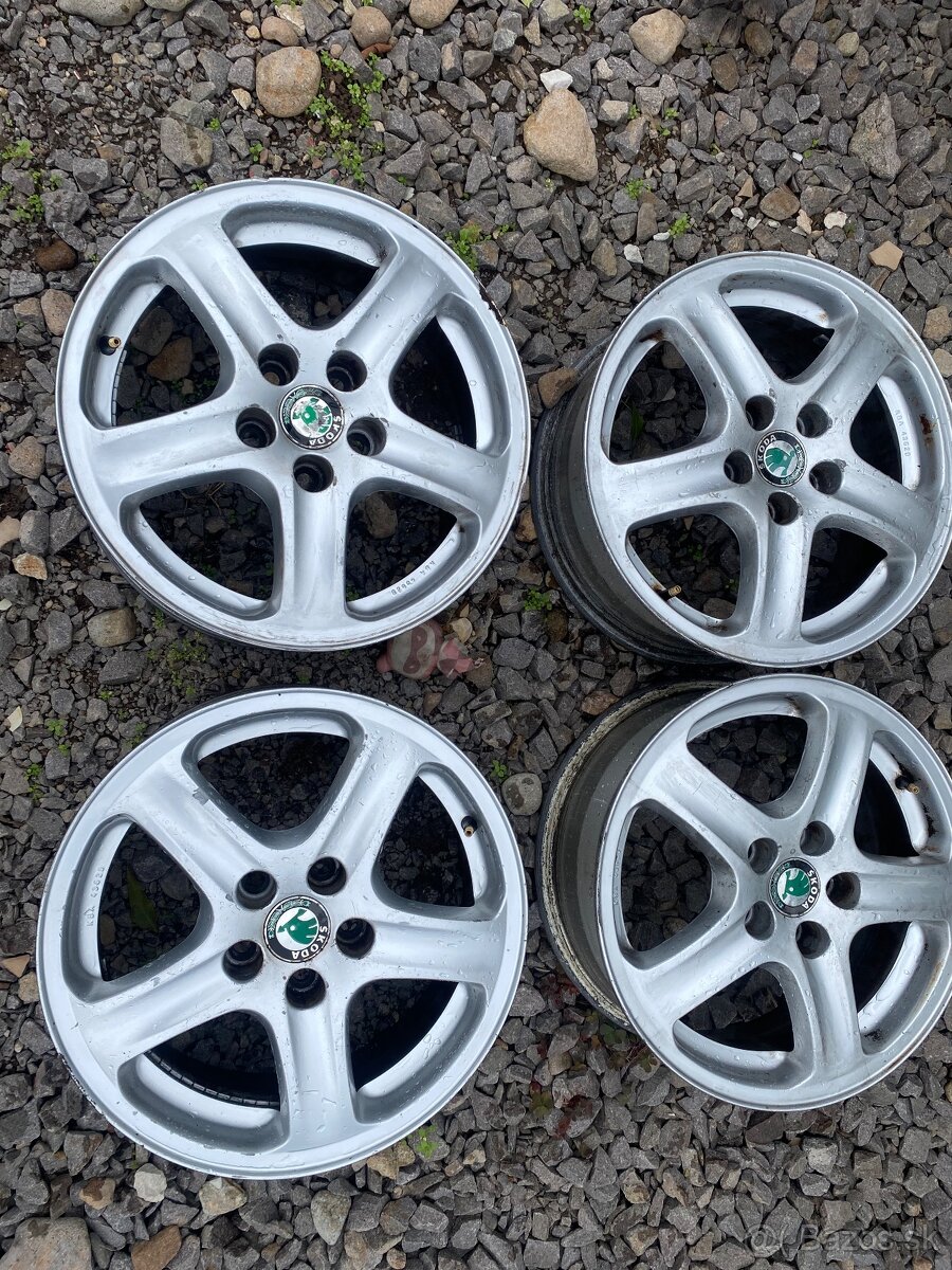 Predám na škoda octavia1 nahradne diely - 8