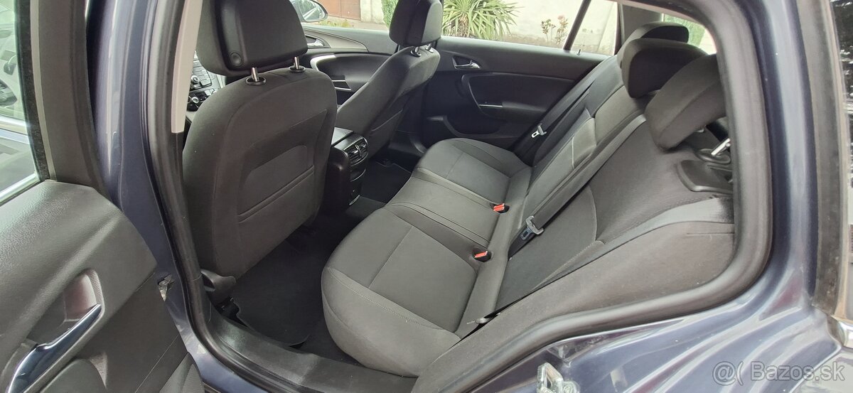 Predám Opel Insignia Combi 2.0 CDTI 81Kw R.V.2012 Zachovalé - 8