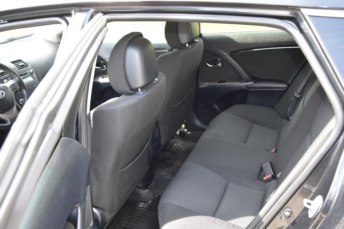 Toyota Avensis Combi - 8