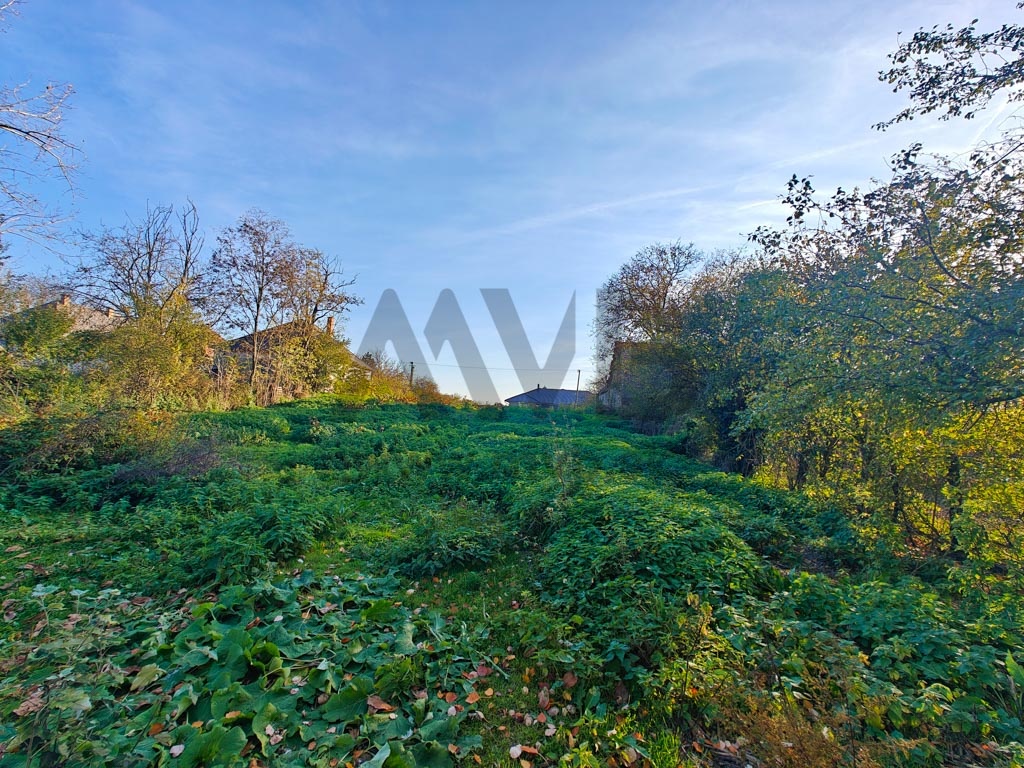 13 ÁROVÝ POZEMOK PRI KOMÁRNE S VÝHĽADOM NA JAZIERKO - 8