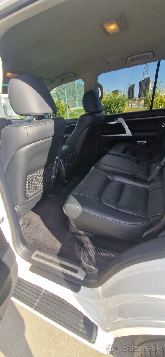 Toyota Land Cruiser 200 - 8