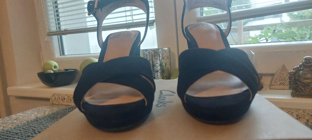 Clarks kožené sandále, PC 139,95 eura. veľ. 38 - 8