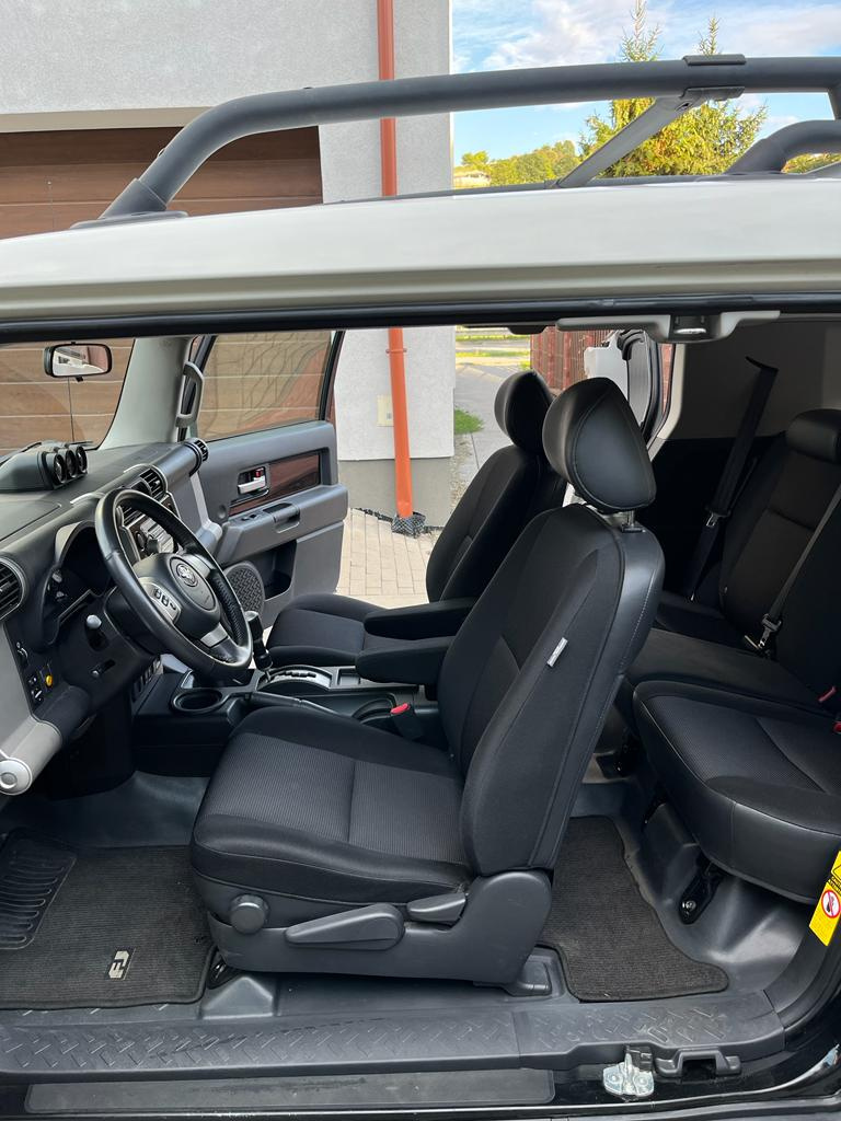 TOYOTA FJ CRUISER - 8