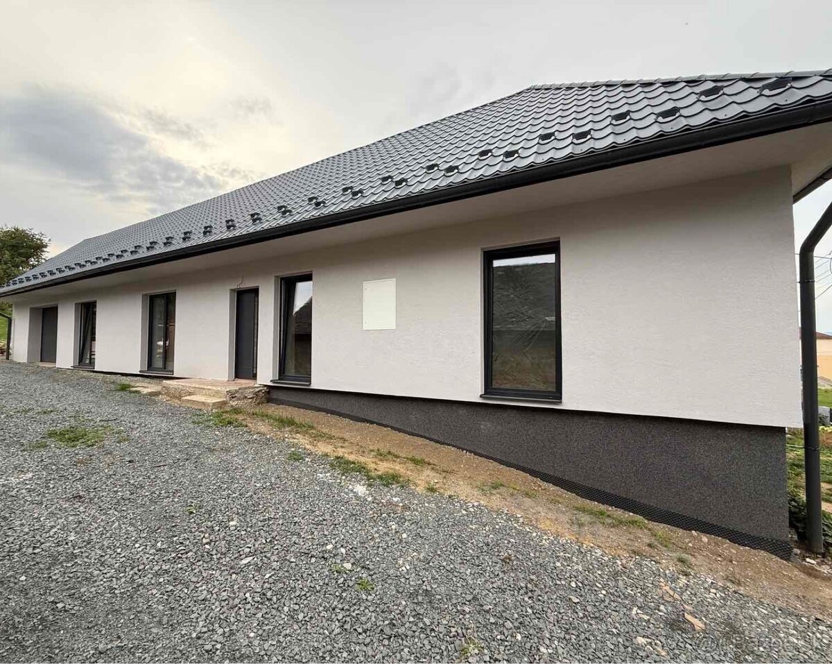 Rodinný dom s veľkým pozemkom a garážou v obci Medzany - 8