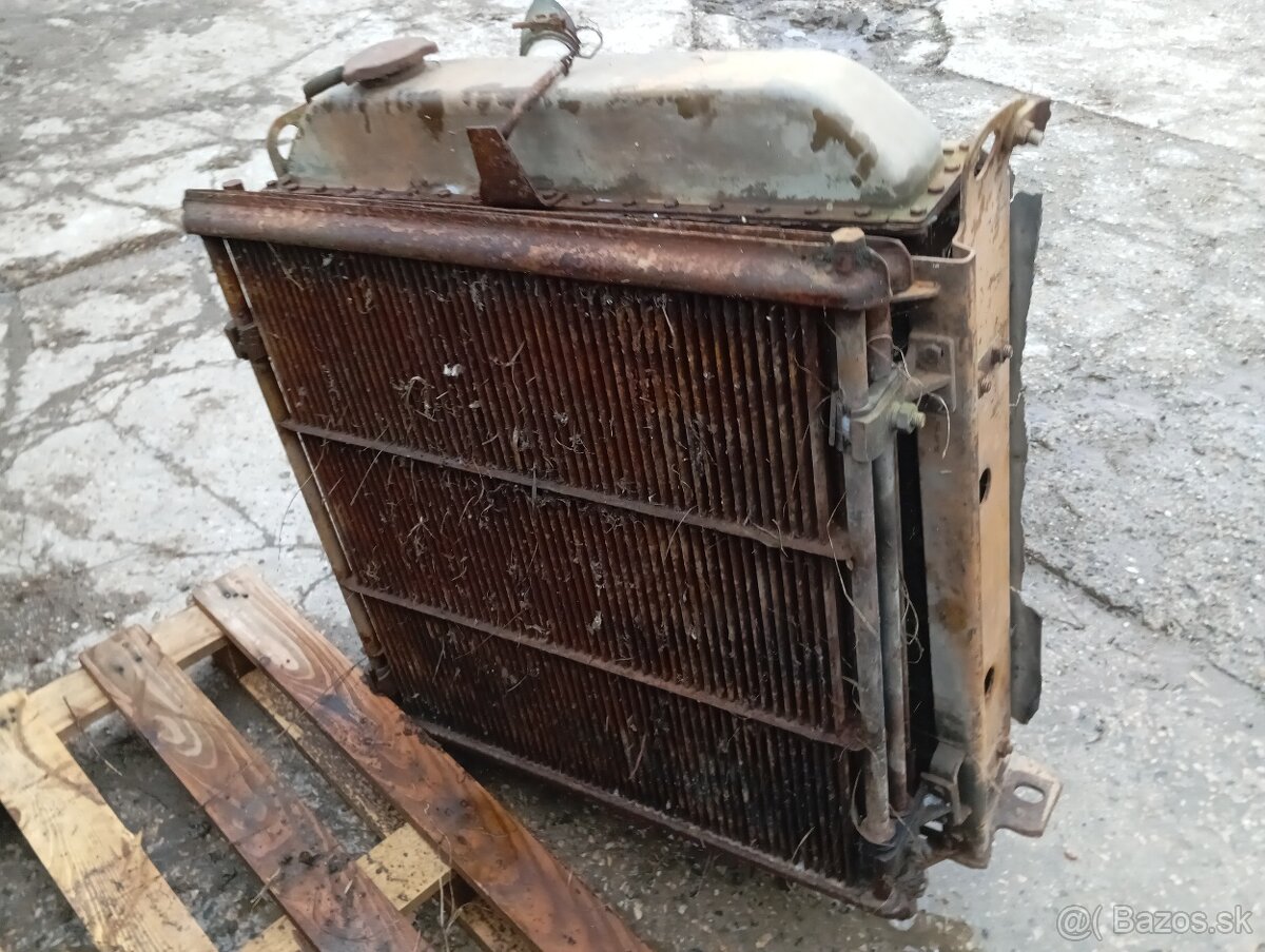 BULDOZER T130 CHLADICE A HYDRAULICKE VALCE - 8