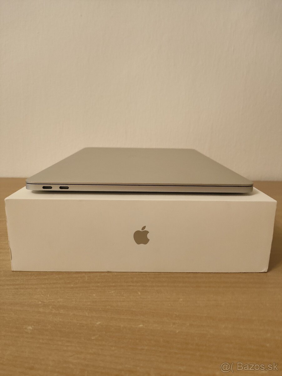 MacBook Pro 2017 | i5 • 8GB • 256GB SSD - 8