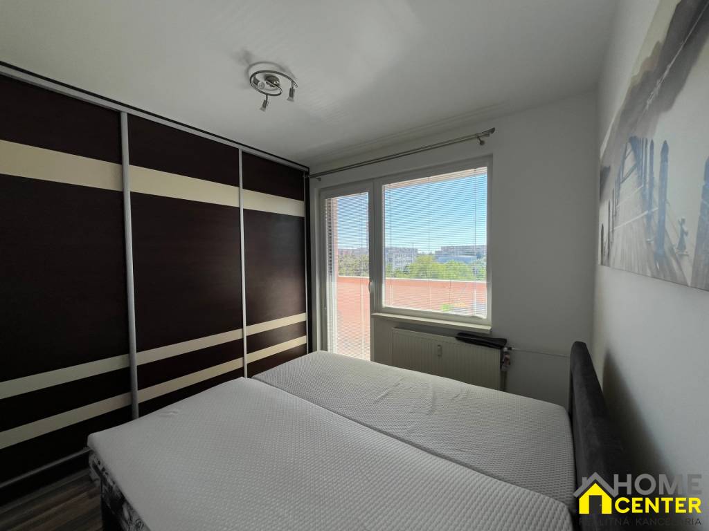 NA PREDAJ krásny nadštandardný 3 izbový byt v Komárne - 8