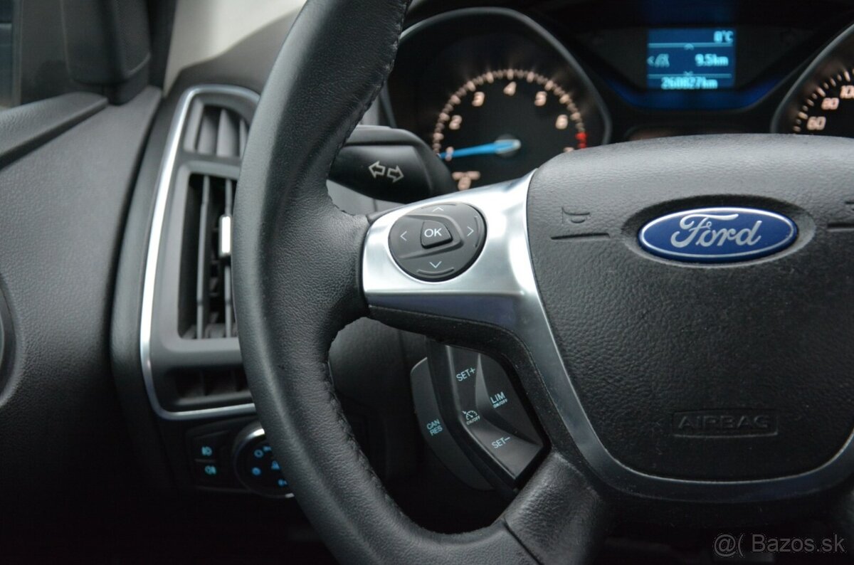 Ford Focus Array 1.6 SR voz - 8