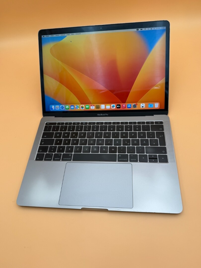 MacBook Pro 13 2017 i5 / 8GB RAM / 256GB SSD - 8