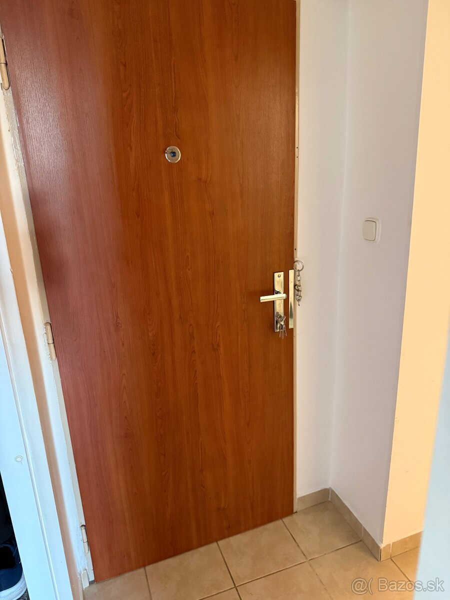 Na predaj 1 izbový byt - 8