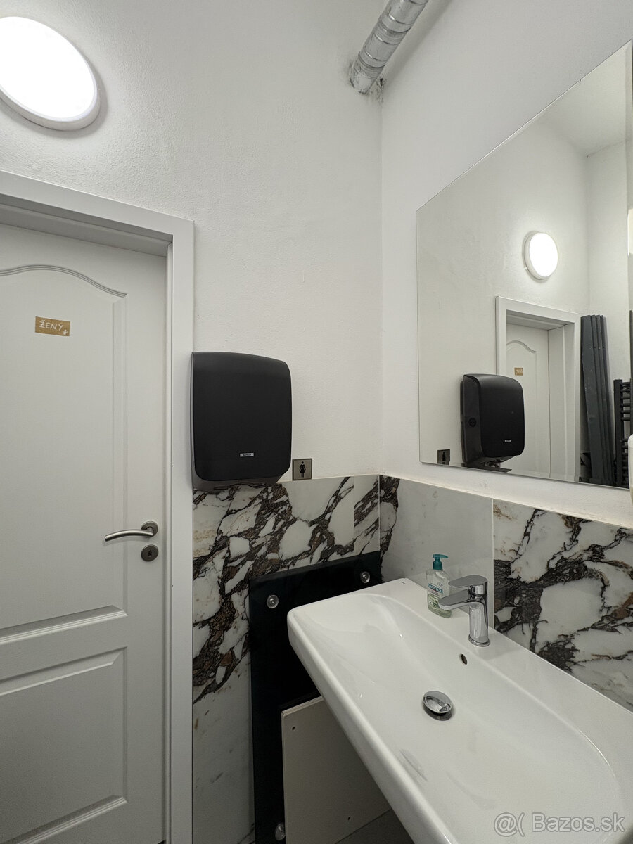 PREDAJ historického priestoru v srdci Trnavy - 8