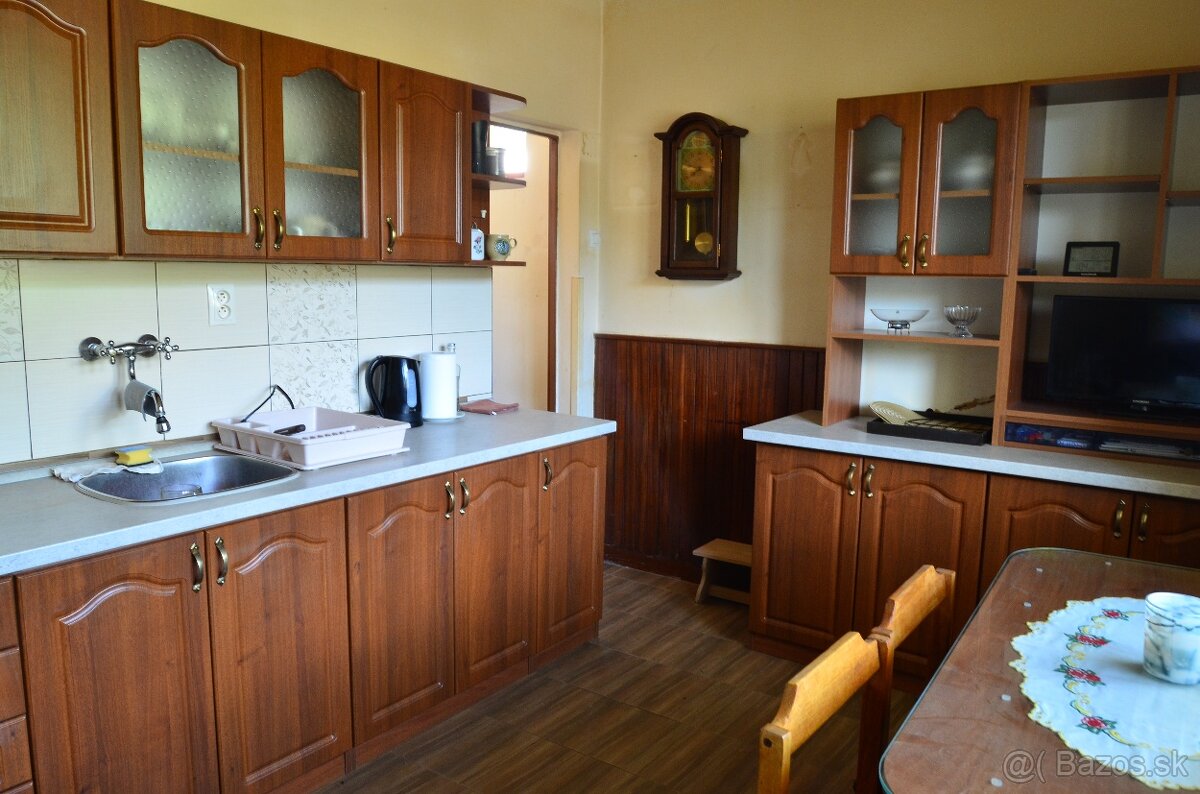 PREDÁM - rodinný dom Hrachovište Nové Mesto nad Váhom - 8