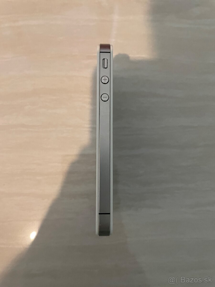 Predám iPhone 4 - 8