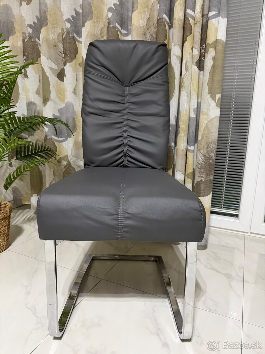 Jedálenské stoličky 3x - 8