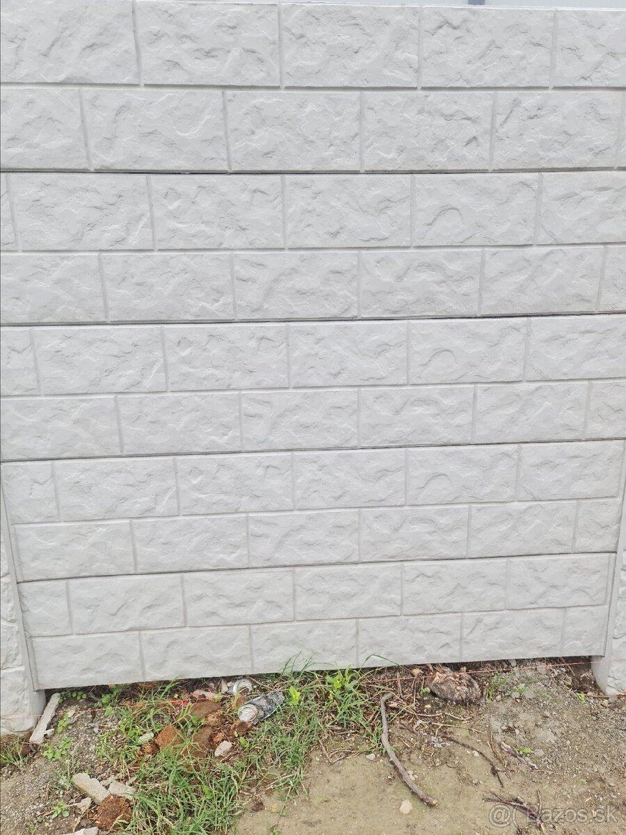 Podhrabová doska, Betónový plot - VÝCHOD POZOR - 8