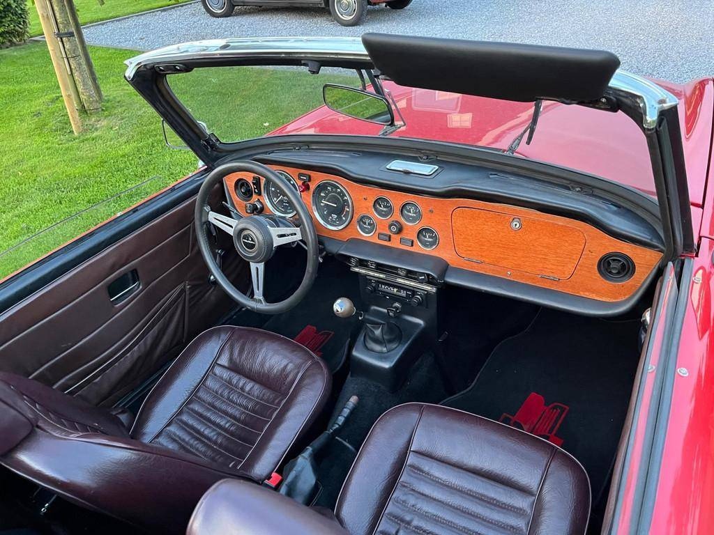 Triumph TR6 Soft Top z roku 1975 - 8