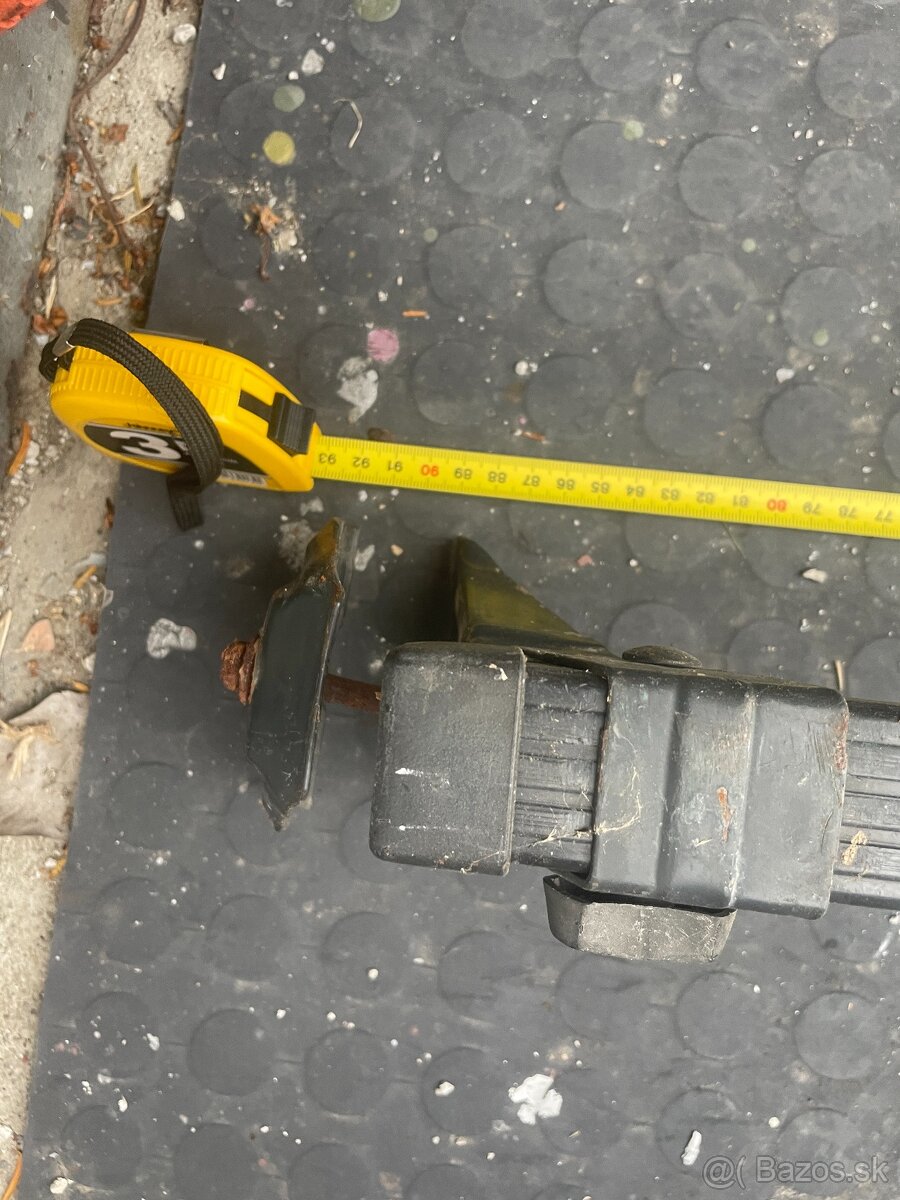 Predám univerzálne priečne strešné nosiče / tyče - 8