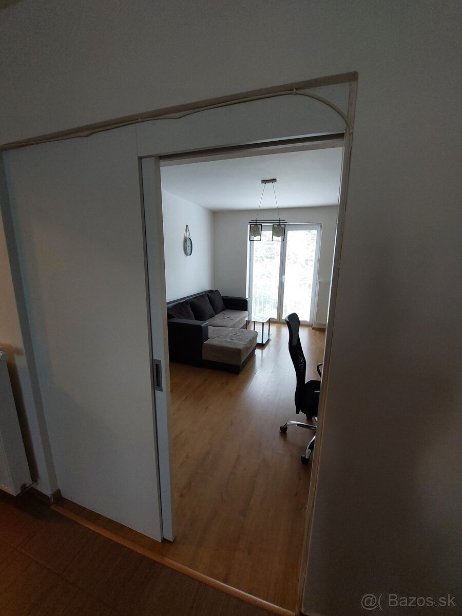 2 izb byt na prenájom Ružinov - 8