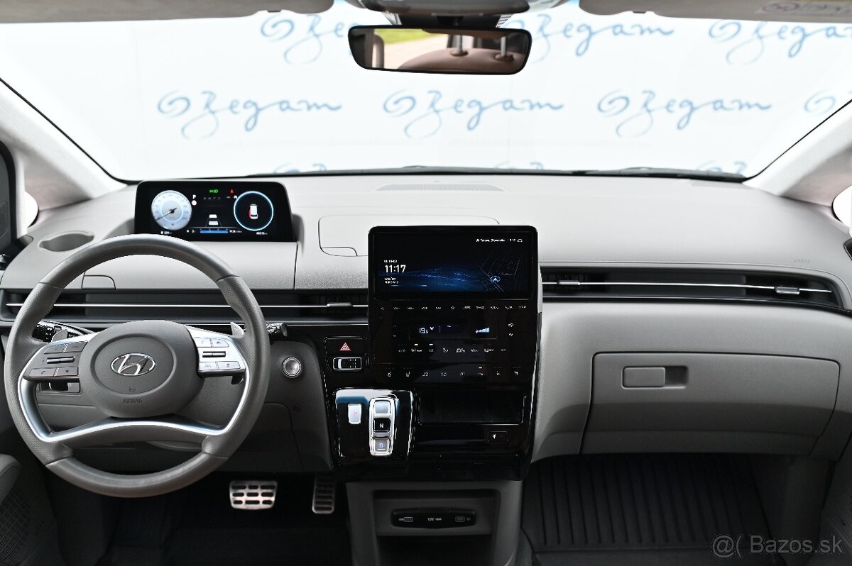 Hyundai Staria 2.2 Luxury - 8