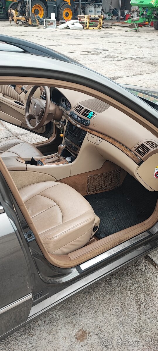 Mercedes Benz E220 - 8