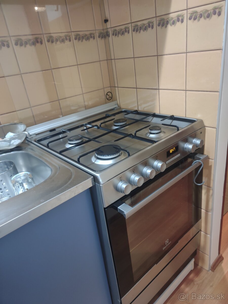 2 i byt na sídlisku Juh - 8