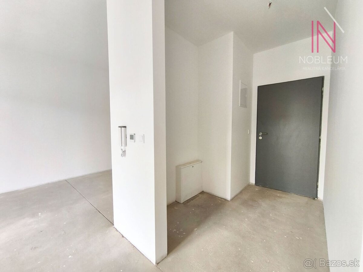 Na predaj priestranný 2 izbový byt s veľkou terasou a vlastn - 8