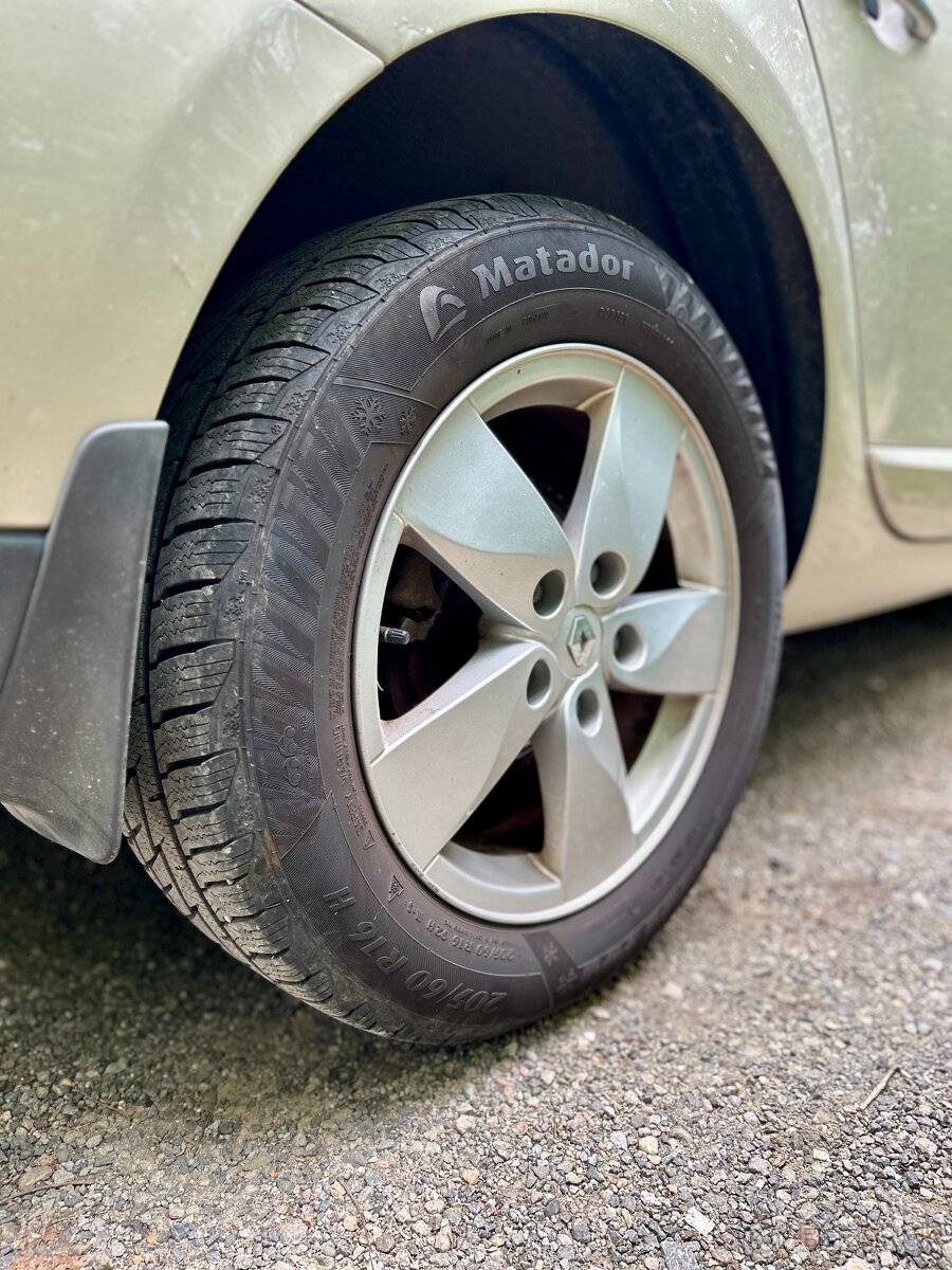 Renault Fluence 1.6 benzín, STK/EK platná 11/2026 - 8