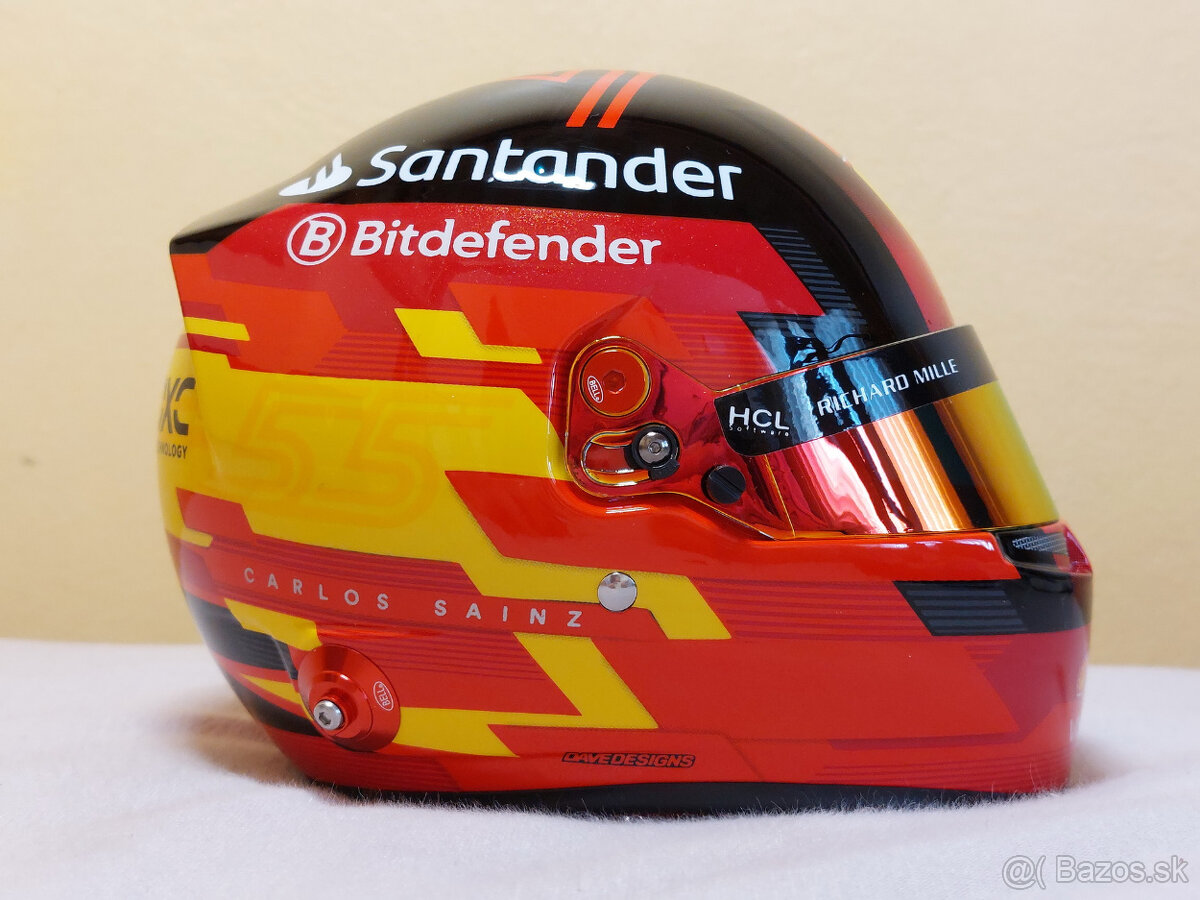 Carlos Sainz 2024 Ferrari F1 prilba 1:2 - 8