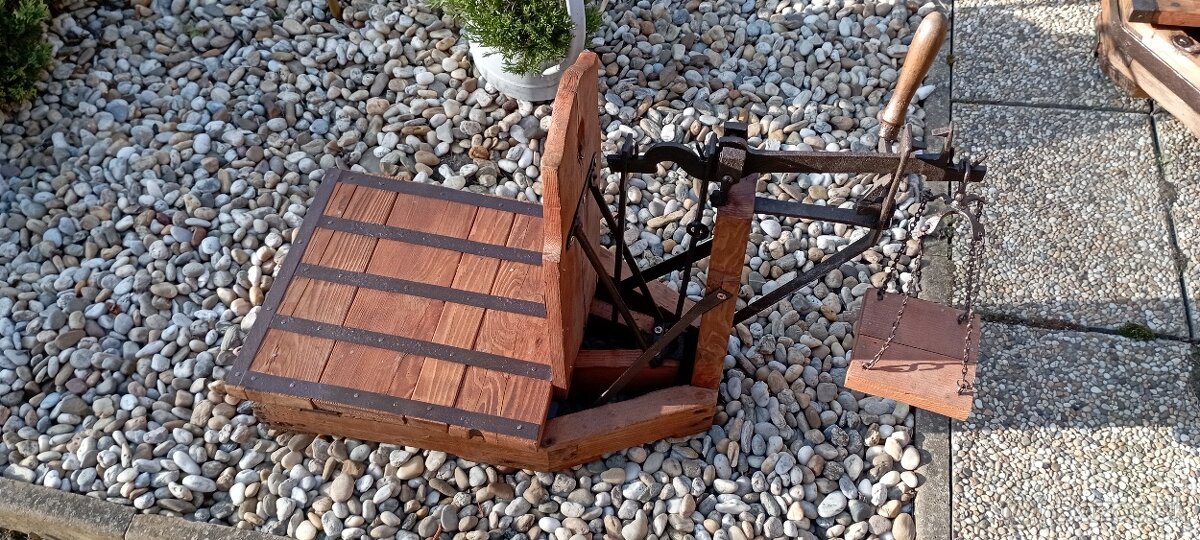 Staré drevené váhy 1 - 8