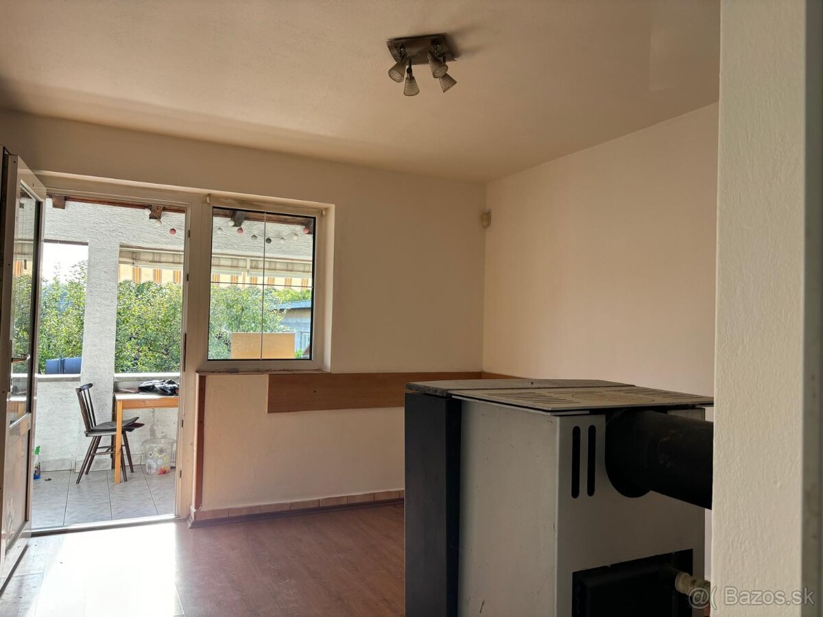 4 - izbový dvojpodlažný podpivničený rodinný dom - 8