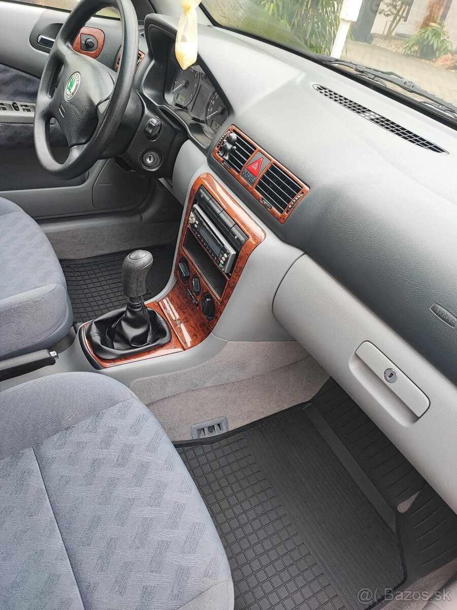 Škoda Octavia 1.6i - 8