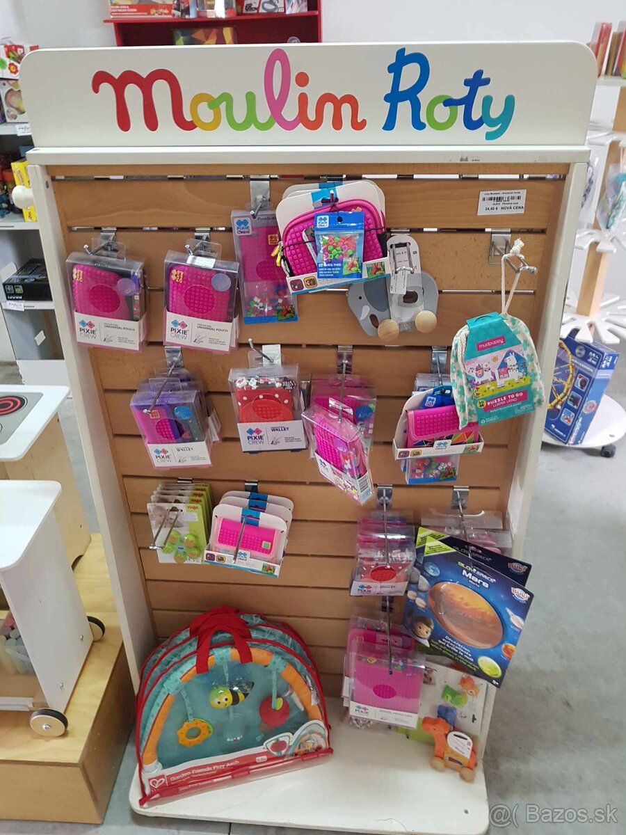 Regal, stojany a závesný system do predajne - 8