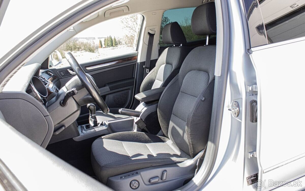 Škoda Superb Combi 2.0 TDI 2011 - 8