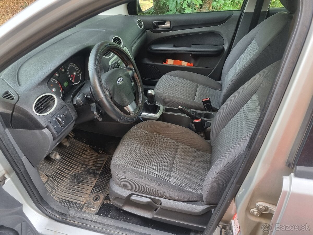 FORD FOCUS 1.6i ROK 2006 - 8
