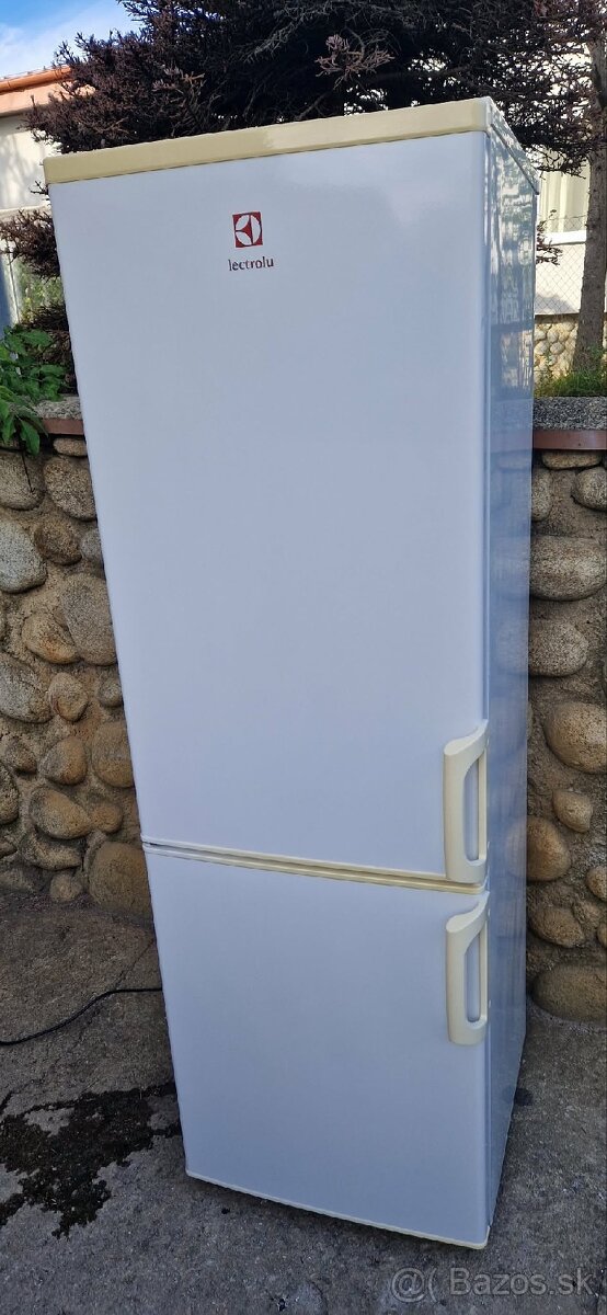Electrolux chladnička s mrazničkou dole - 8