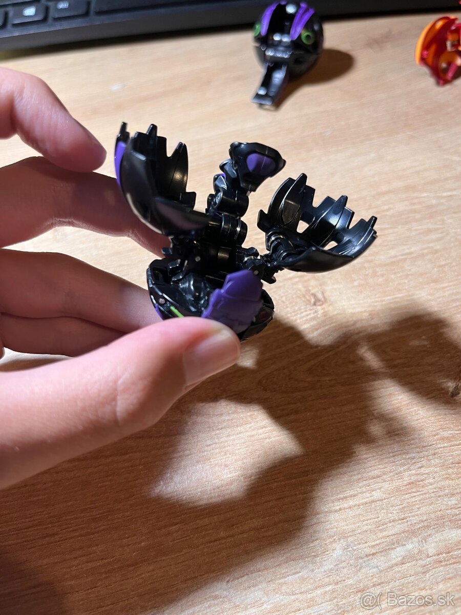 Predám Bakugan komplet - 8