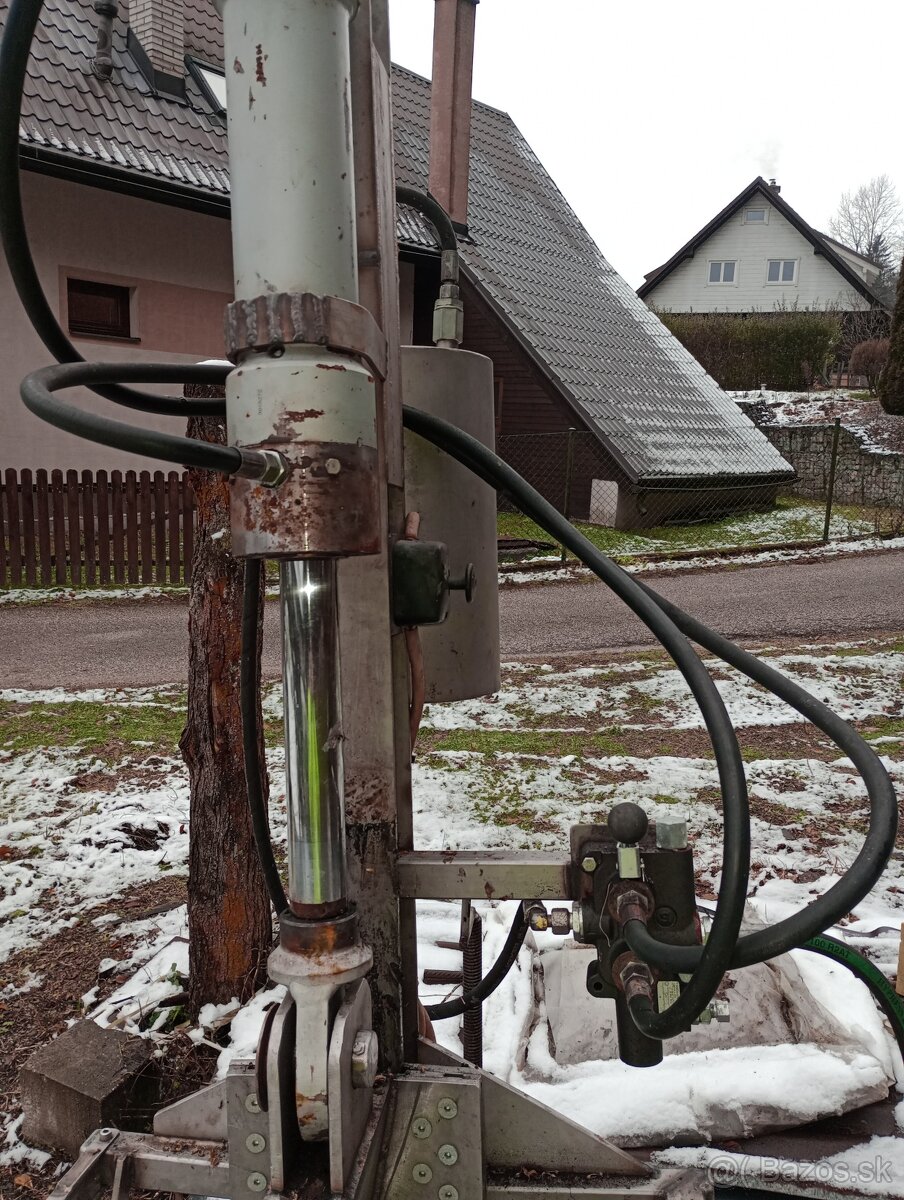 Hydraulická štiepačka na drevo - 8