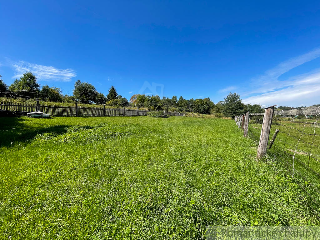 Slnečný rovinatý pozemok na výstavbu rodinných domov - Kra - 8
