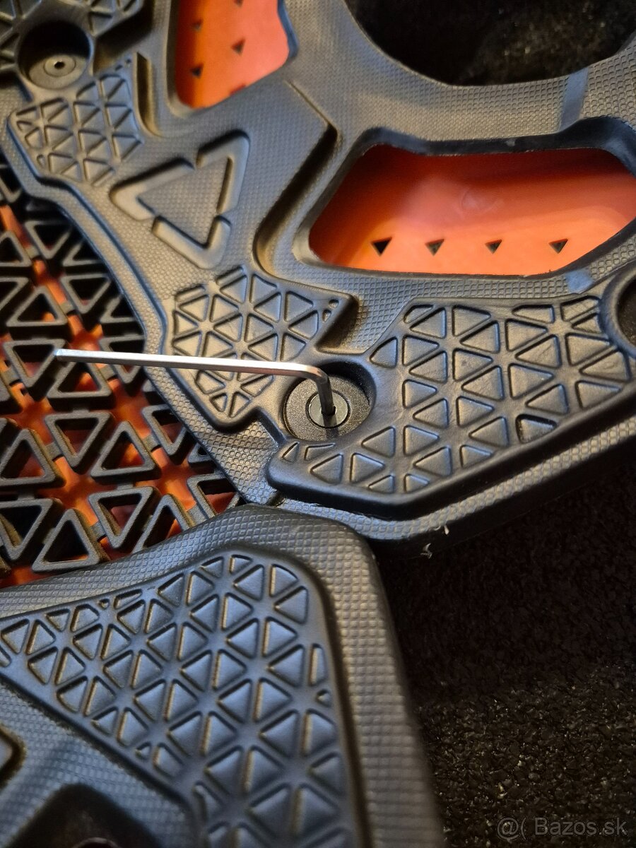 LEATT 3.5 junior - 8