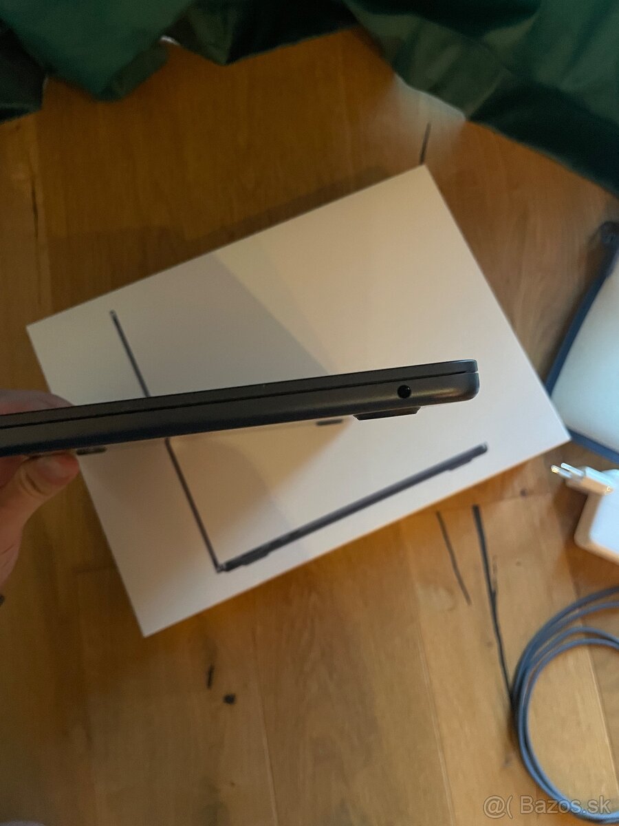 Macbook Air M2 13,6 / 16 / 256 - 8