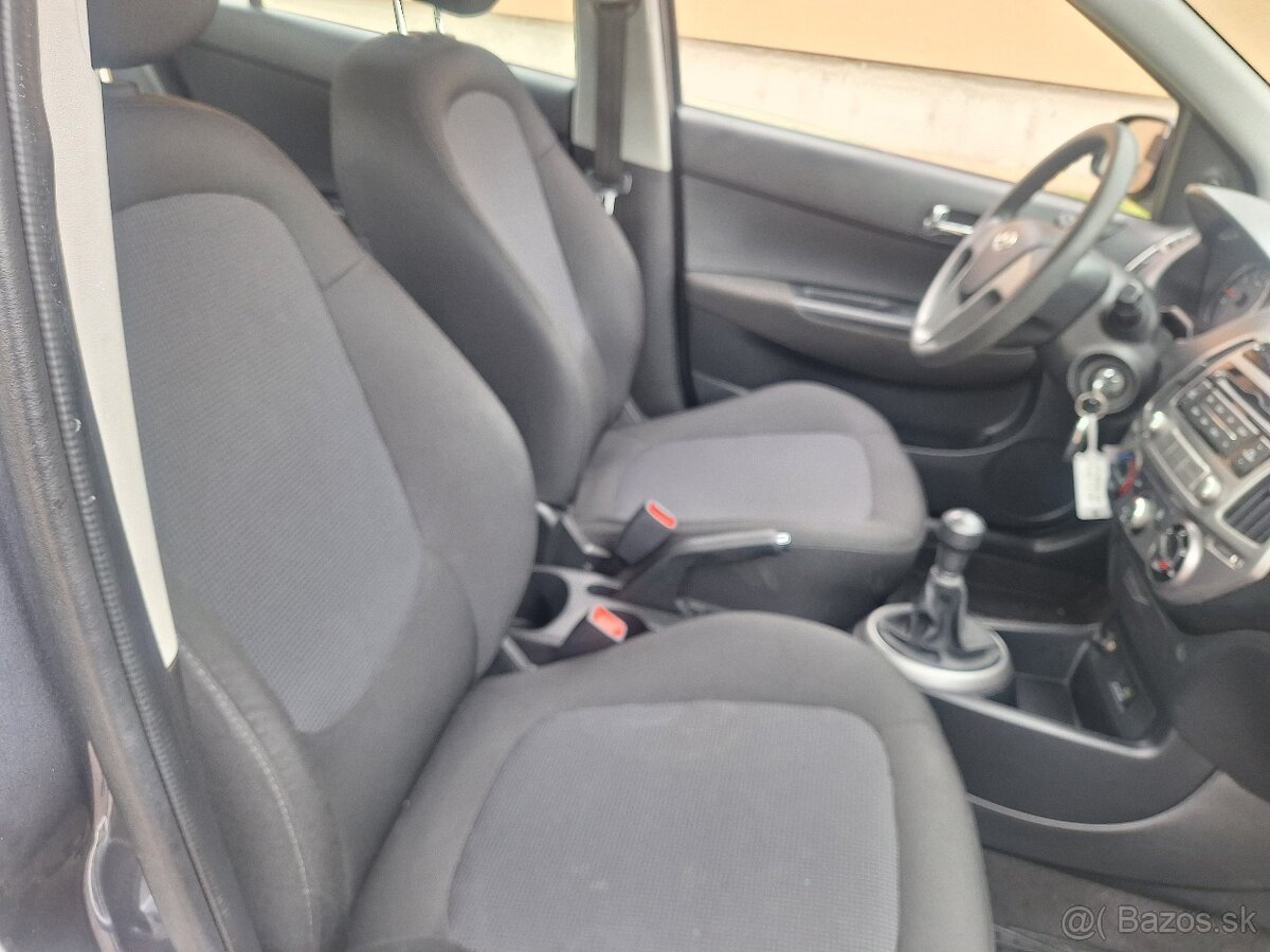 HYUNDAI I20 BENZIN ROK 2013 KLÍMA - 8