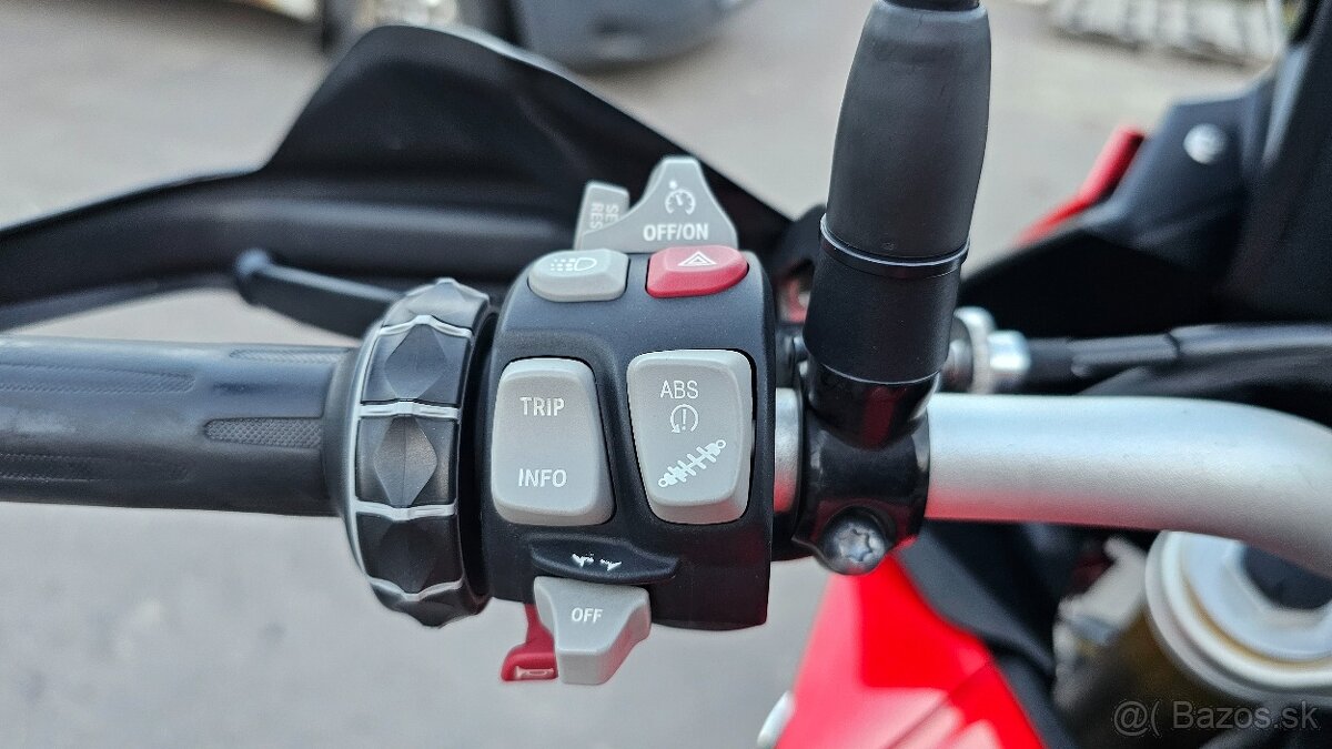 BMW S1000XR r.v. 2016 - 8