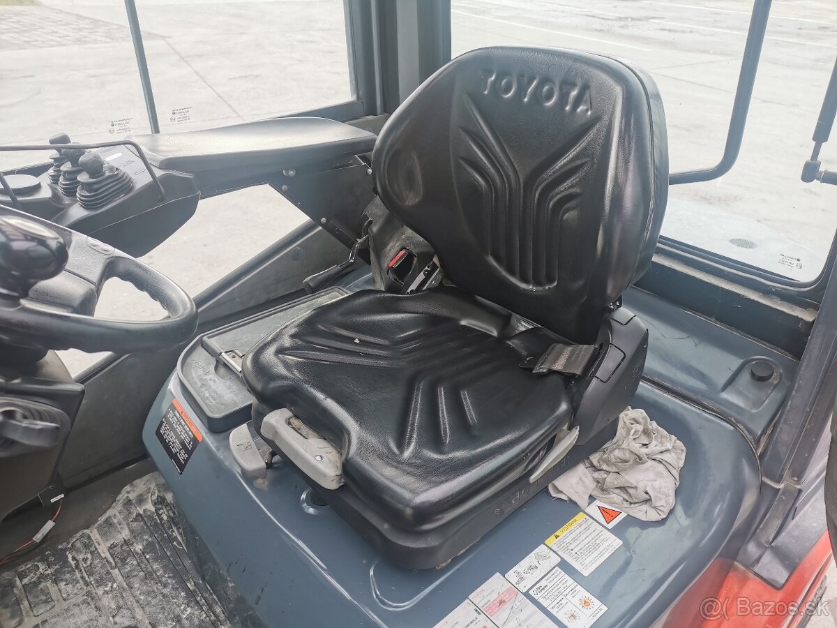 Vysokozdvižný vozík TOYOTA - 8