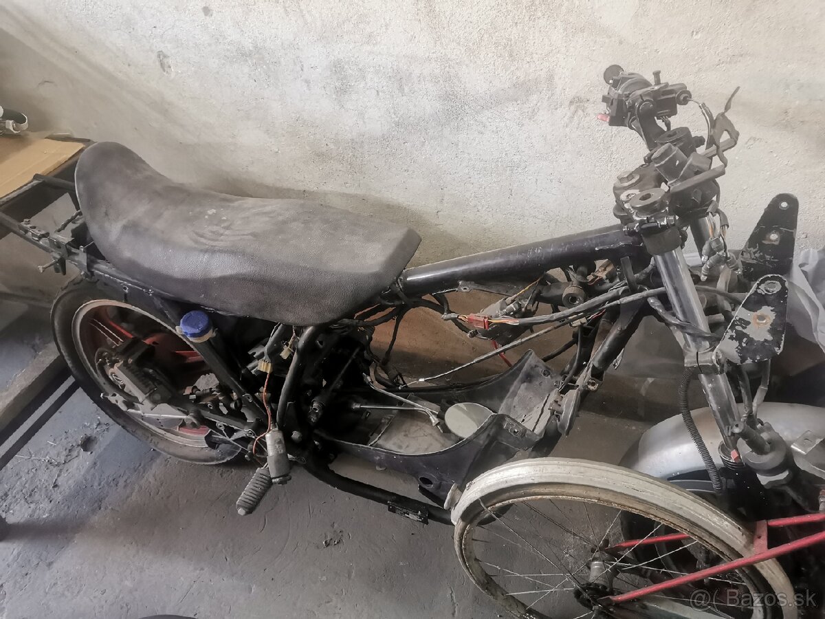 Kawasaki GPZ 550 - 8