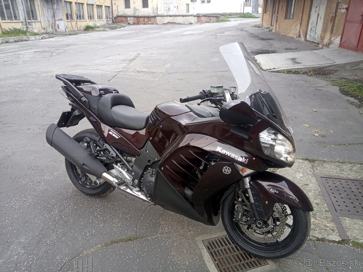 Kawasaki GTR 1400 - 8