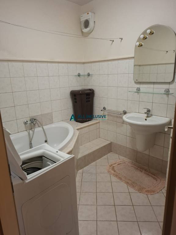 Priestranný byt v centre Bratislavy so záhradou - 8